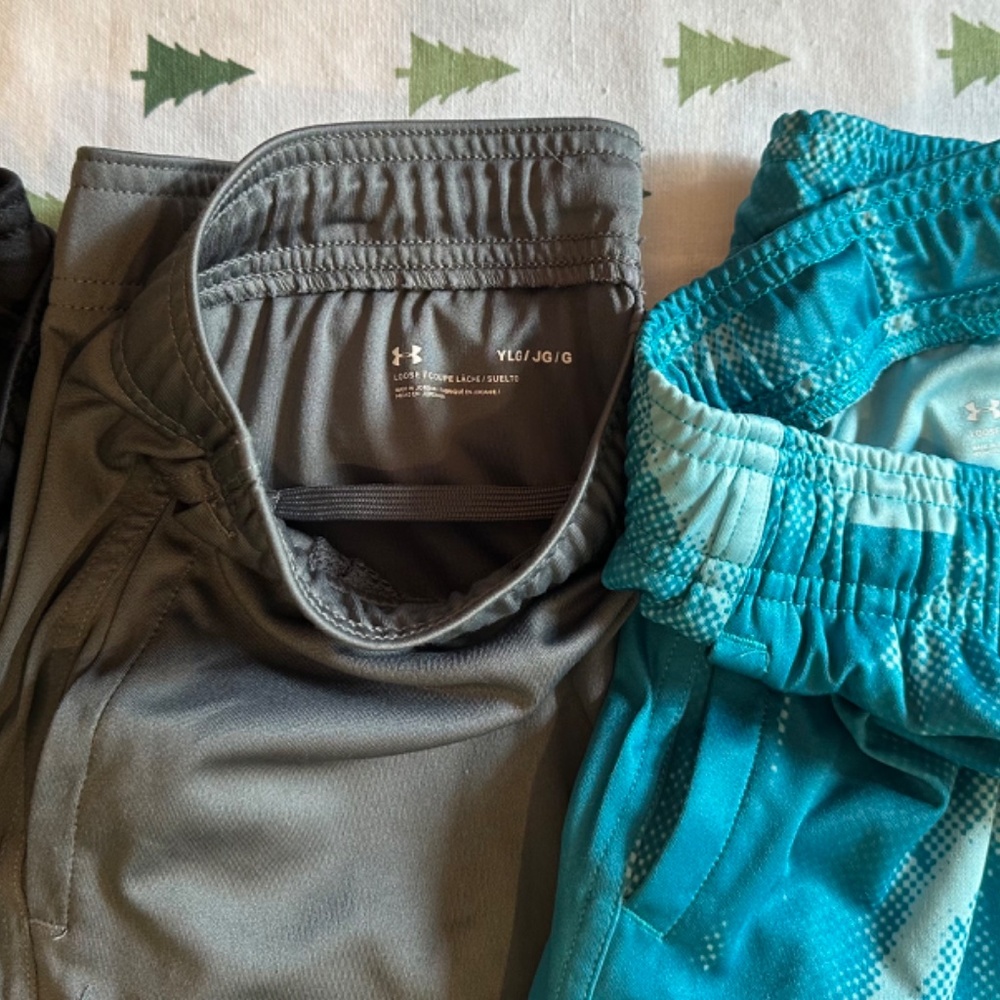 Under armor boys clothing lot …. Sz LARGE - Picture 11 of 12